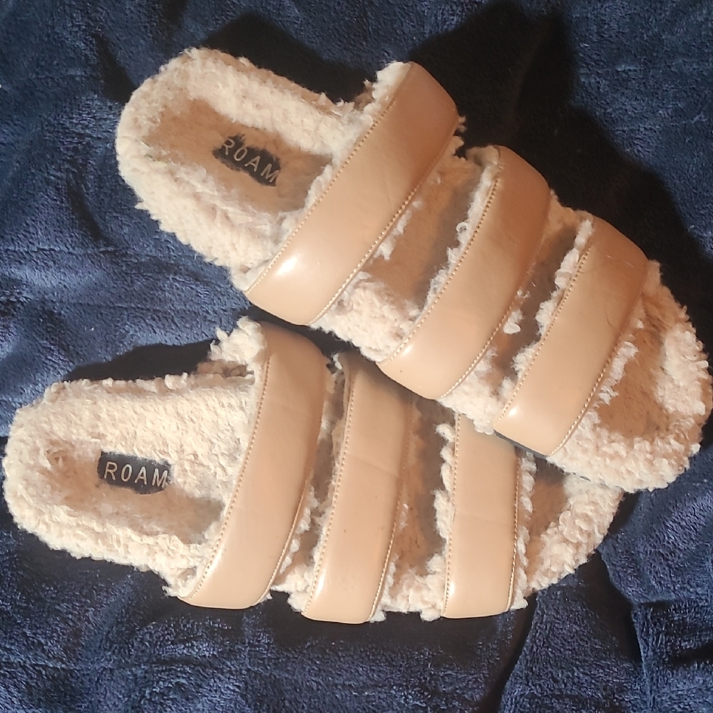 ROAM Cream Cozy Sherpa Slippers